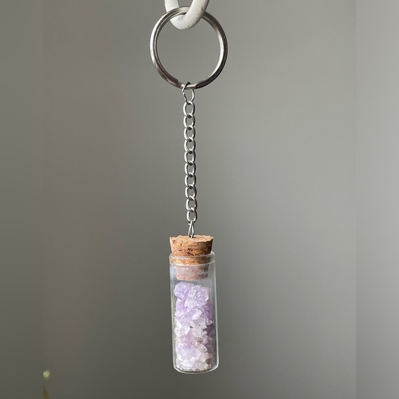 Amethyst bottle keychain - Picture 2 of 2